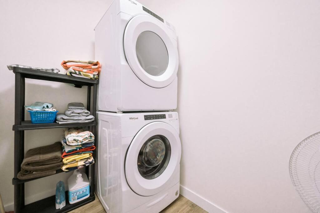 Oasis Getaway, Mins To Lake, King Bed, Dbl Garage إنفيرمير المظهر الخارجي الصورة