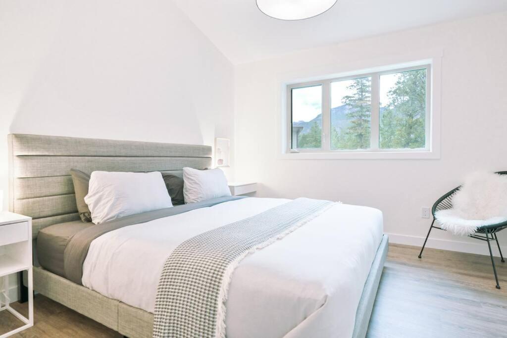 Oasis Getaway, Mins To Lake, King Bed, Dbl Garage إنفيرمير المظهر الخارجي الصورة