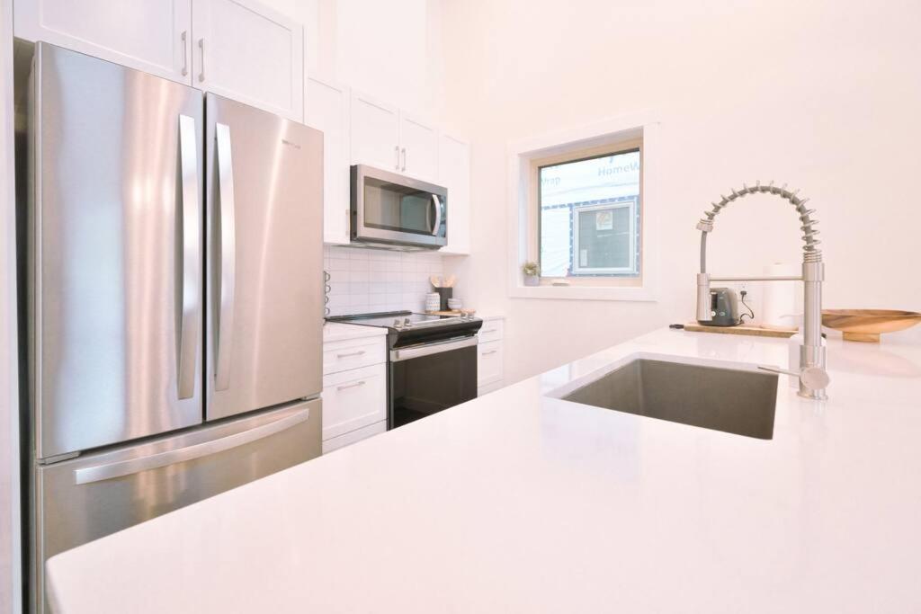 Oasis Getaway, Mins To Lake, King Bed, Dbl Garage إنفيرمير المظهر الخارجي الصورة