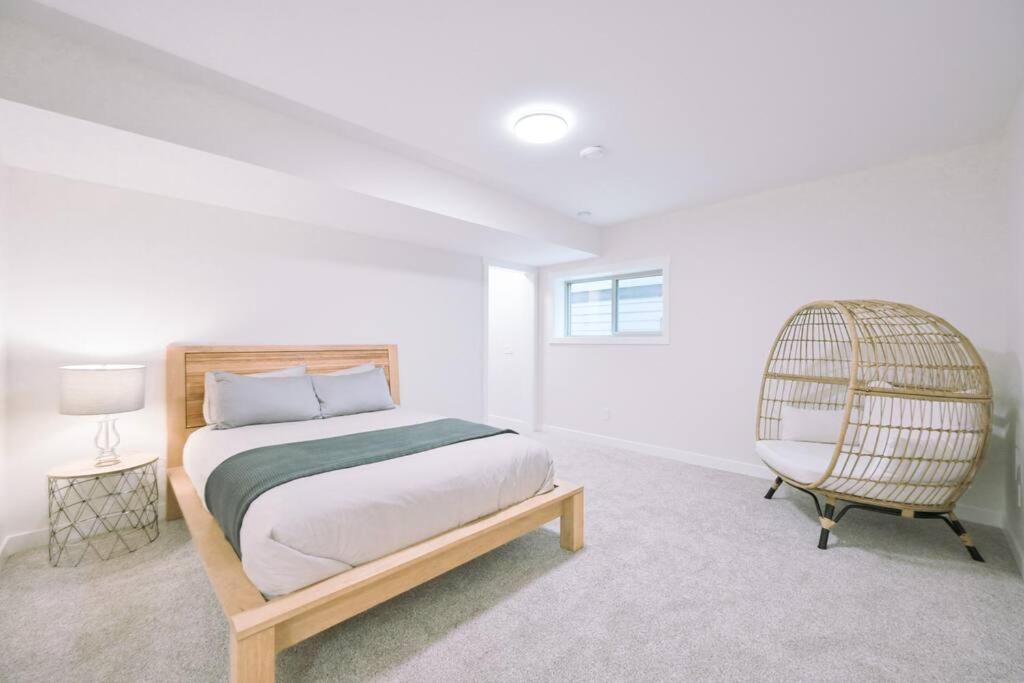 Oasis Getaway, Mins To Lake, King Bed, Dbl Garage إنفيرمير المظهر الخارجي الصورة